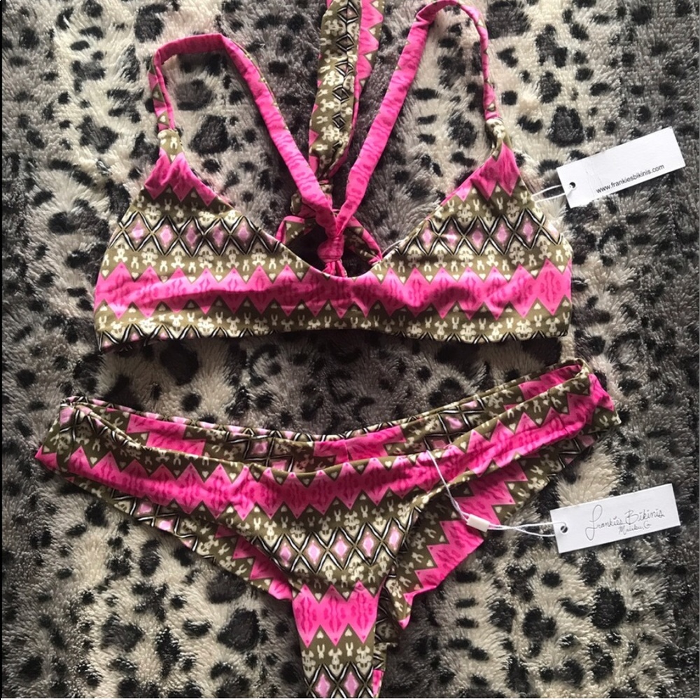 FRANKIES SET FOR @anelisheim